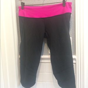 Lululemon Run: Excel Crop in Black/Paris Pink